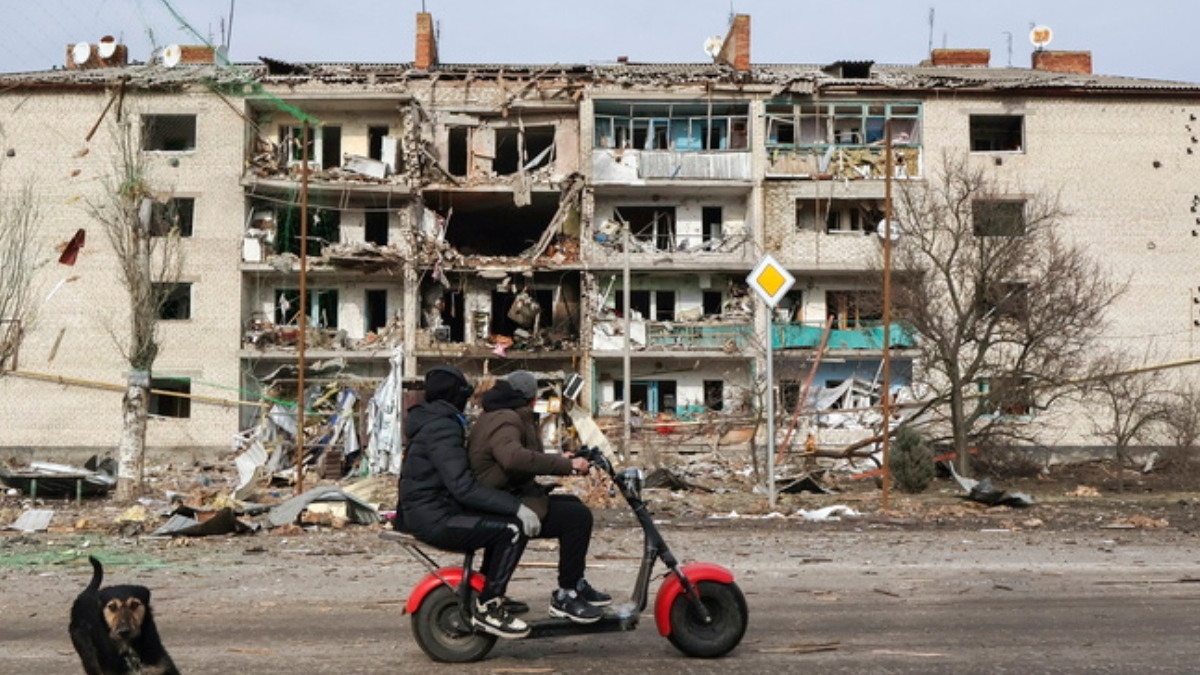 Τέσσερα χρόνια μετά τη ρωσική εισβολή, “οι Ουκρανοί αντέχουν” – “Στόχος των Ρώσων δεν είναι μόνο η Ουκρανία”