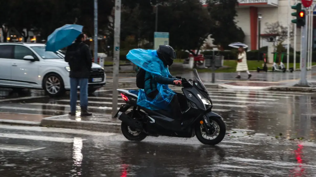 Έκτακτο δελτίο από την ΕΜΥ: Δύο διαδοχικές κακοκαιρίες με βροχές, καταιγίδες και δυνατούς ανέμους – Πού θα “χτυπήσουν”