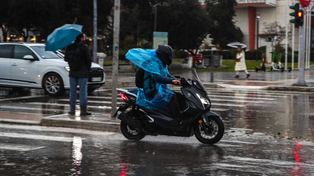 Έκτακτο δελτίο από την ΕΜΥ: Δύο διαδοχικές κακοκαιρίες με βροχές, καταιγίδες και δυνατούς ανέμους – Πού θα “χτυπήσουν”