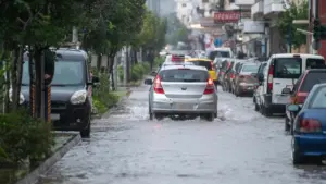 Κακοκαιρία: Ήχησε το 112 σε Εύβοια, Σκύρο και Σποράδες – «Περιορίστε τις μετακινήσεις σας»