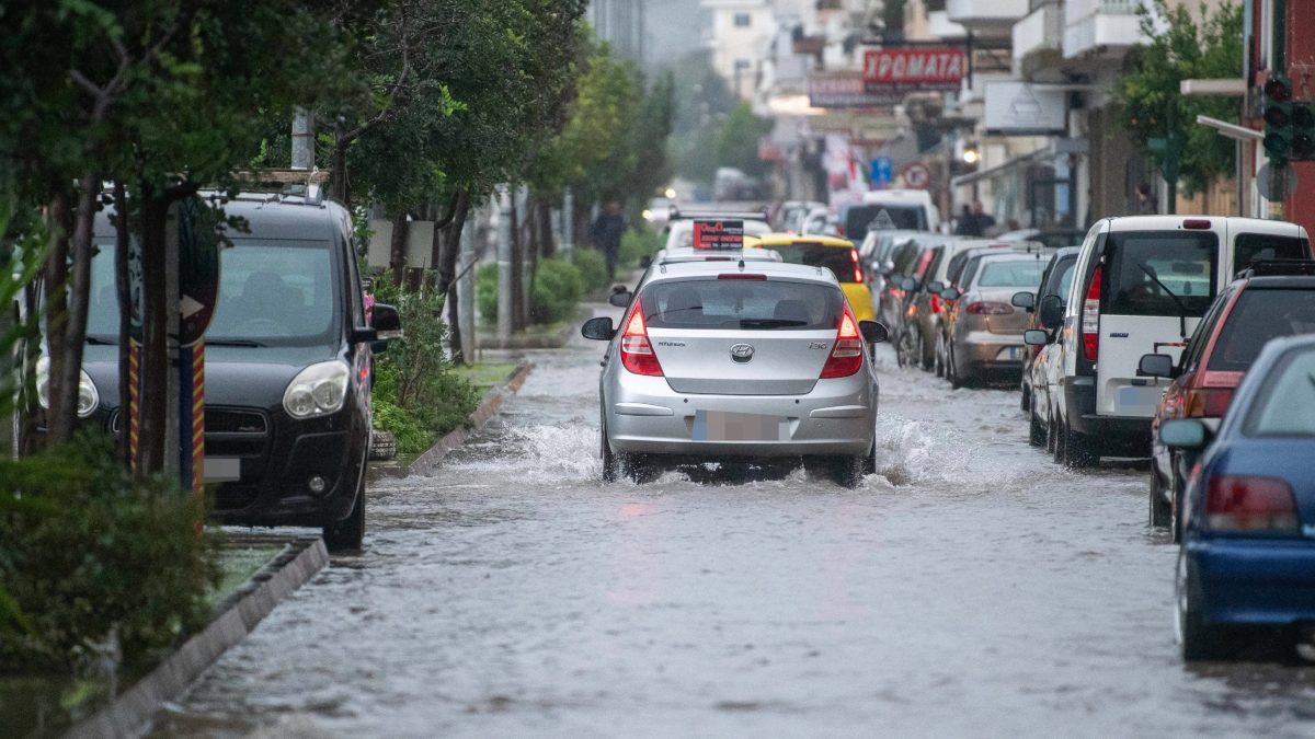 “Red Code” σε Αχαΐα και Ηλεία λόγω κινδύνου για πλημμύρες – Ποιες άλλες περιοχές θα επηρεάσει η 48ωρη διπλή κακοκαιρία