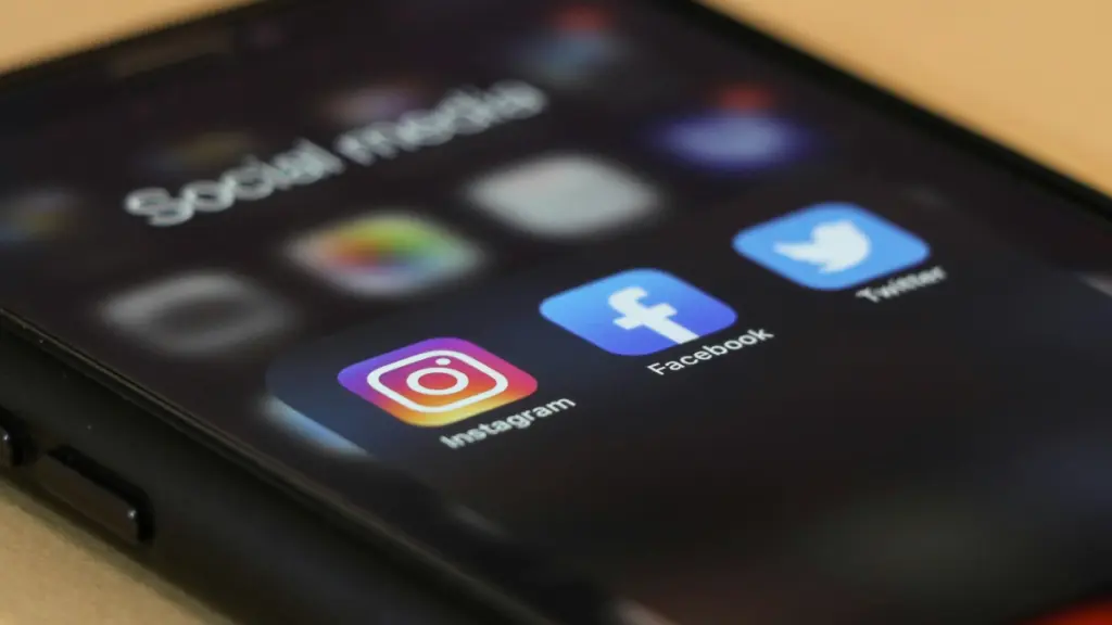 “Μπλόκο” στα social media για τους 15άρηδες – Το παράδειγμα της Αυστραλίας και η γνώμη των ειδικών