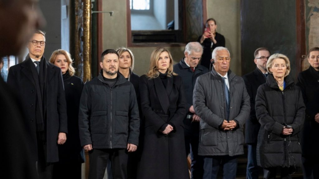 Ουκρανία: Ο Ζελένσκι προσευχήθηκε μαζί με Ευρωπαίους ηγέτες για τα θύματα του πολέμου (Εικόνες)