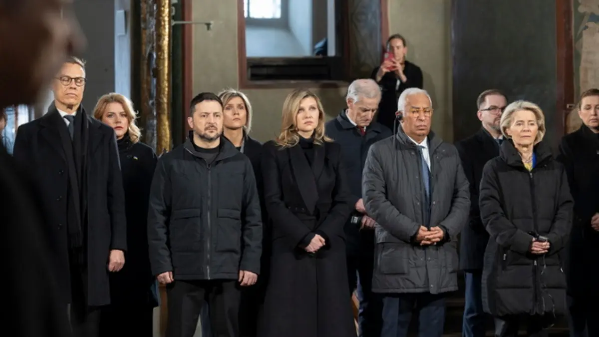 Ουκρανία: Ο Ζελένσκι προσευχήθηκε μαζί με Ευρωπαίους ηγέτες για τα θύματα του πολέμου (Εικόνες)
