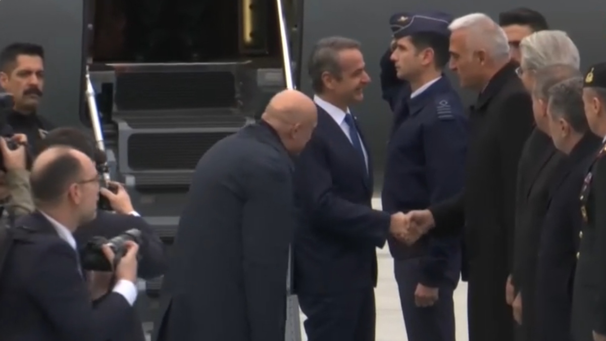 Βίντεο με την άφιξη του Κυριάκου Μητσοτάκη στην Άγκυρα – Σε λίγη ώρα το ραντεβού με Ερντογάν στο “Λευκό Παλάτι” (βίντεο)