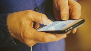 Σε έξαρση οι απόπειρες εξαπάτησης ηλικιωμένων, διπλασιάστηκαν το 2025 – Πώς να προστατευτείτε