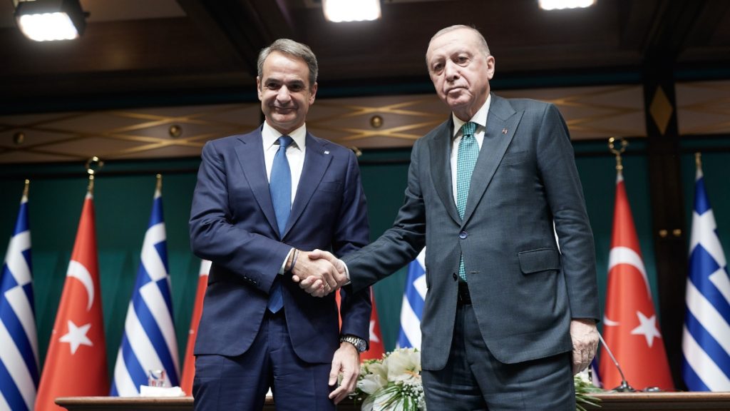 Συνάντηση Μητσοτάκη – Ερντογάν: Διατήρηση των ανοικτών διαύλων και… συμφωνία για τις διαφωνίες