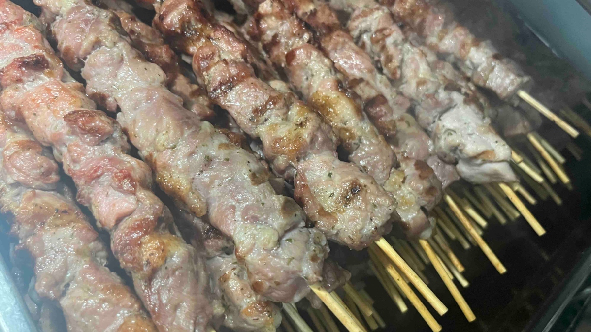 Τσικνοπέμπτη 2026: Τα μυστικά του καλού ψησίματος στα κάρβουνα