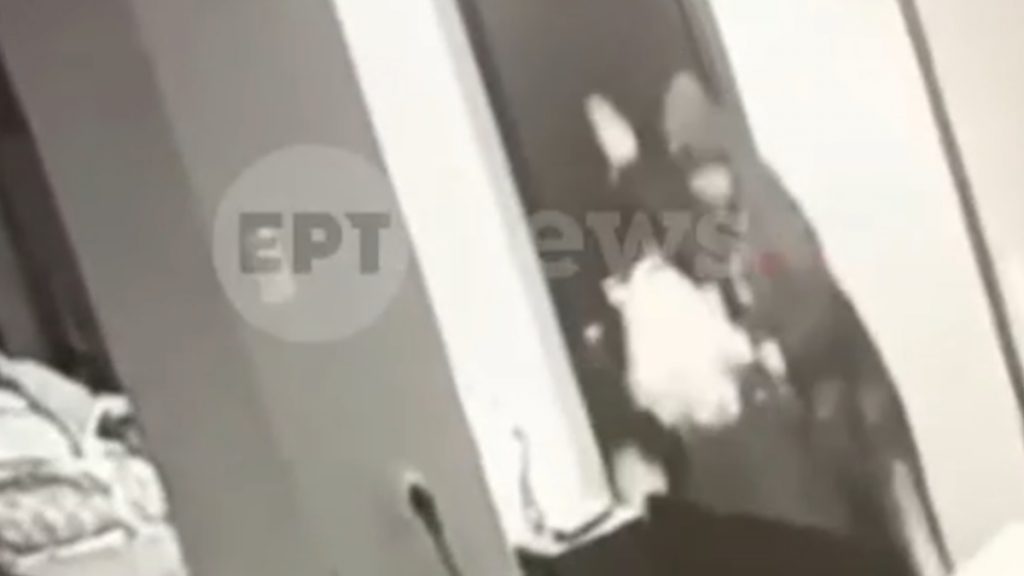 Κυψέλη: Νέο βίντεο με τον παρ’ ολίγον βιαστή της 25χρονης ΑμεΑ – Είχε βγάλει και αντικλείδια για το σπίτι