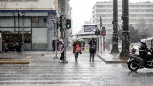 “Φύγε εσύ, έλα εσύ”: Πότε θα “ανοίξει” ο καιρός για τσίκνισμα – Νέος γύρος βροχών και καταιγίδων από το απόγευμα