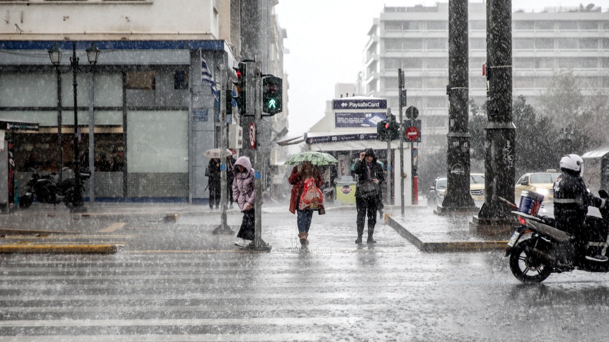 “Φύγε εσύ, έλα εσύ”: Πότε θα “ανοίξει” ο καιρός για τσίκνισμα – Νέος γύρος βροχών και καταιγίδων από το απόγευμα