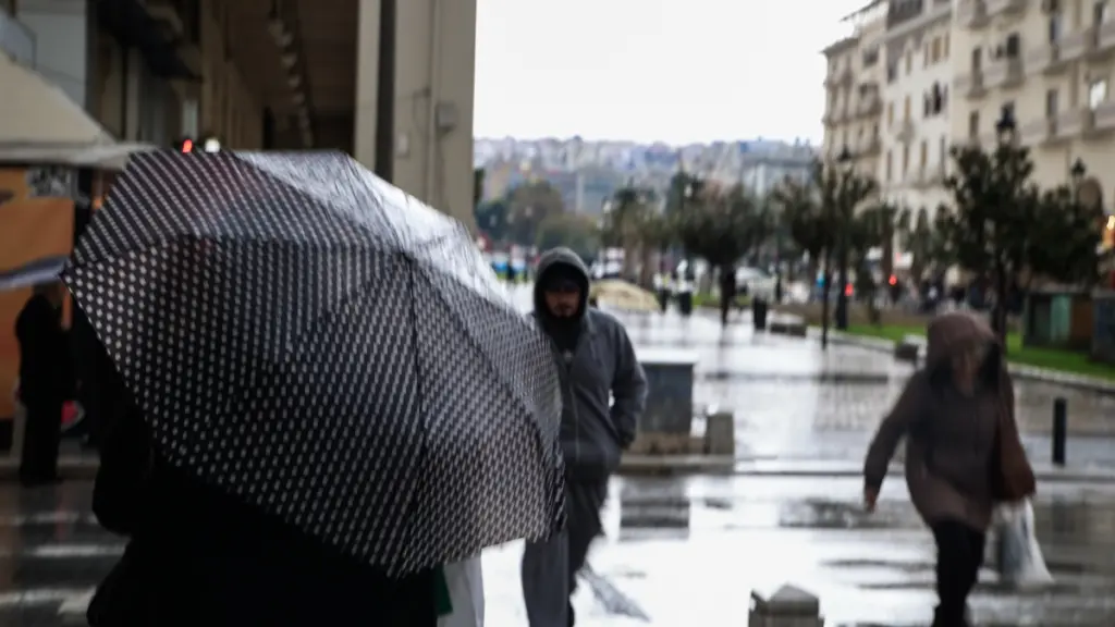Καιρός: Βροχές και πτώση της θερμοκρασίας την Πέμπτη – Άνεμοι έως 7 μποφόρ στο Αιγαίο