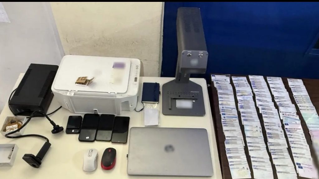 Άγιος Παντελεήμονας: Συνελήφθη 22χρονος που διακινούσε πλαστά ταξιδιωτικά έγγραφα (Φωτογραφία)