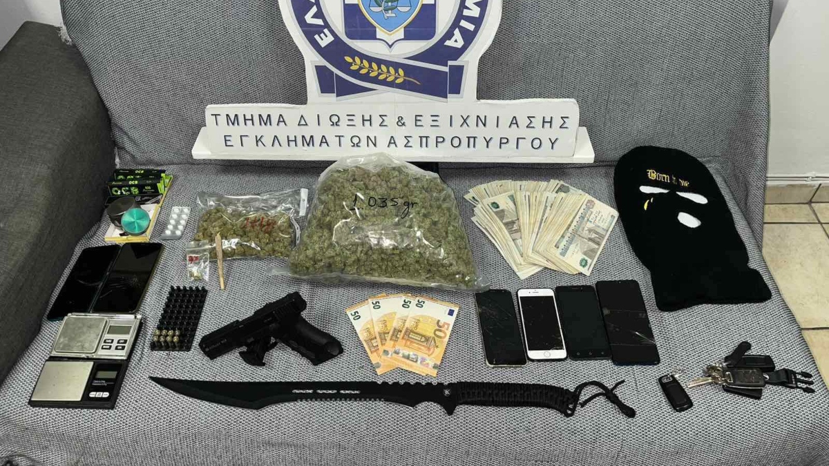 Αιγάλεω: Έπιασαν “στα πράσα” δύο άτομα που πουλούσαν ναρκωτικά σε πλατεία