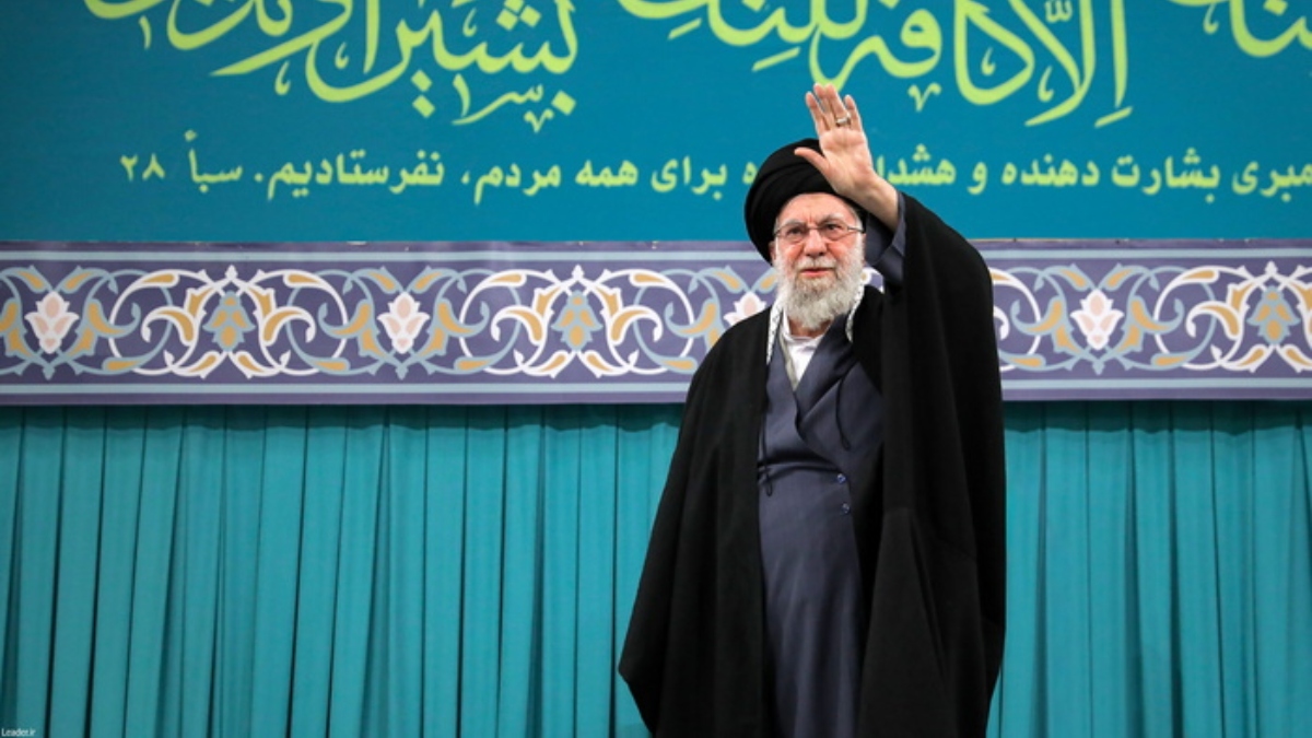 Το Ιράν κλείνει τα Στενά του Ορμούζ – Απειλεί να βυθίσει το αεροπλανοφόρο “Lincoln” ο Χαμενεΐ