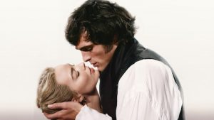 «Ανεμοδαρμένα Ύψη»: Η ιστορία αγάπης που ανάβει φωτιές μέχρι σήμερα