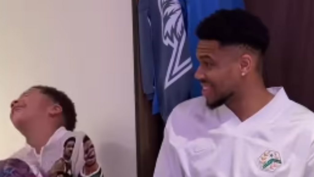 Αντετοκούνμπο: Έκλεψε την παράσταση με τα παιδιά του στα αποδυτήρια του All Star Game: “Σε 15 χρόνια θα καρφώσεις πάνω από τον Γουεμπανιάμα”