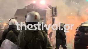 Θεσσαλονίκη: “Δεν δώσαμε άδεια για πάρτι” λέει η Πρυτανεία για τα επεισόδια έξω από το ΑΠΘ