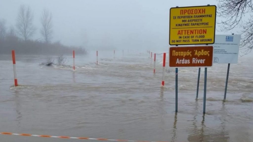 Σε κατάσταση συναγερμού ο Έβρος μετά τις πλημμύρες στην Βουλγαρία – Φόβοι ότι θα σπάσουν τα αναχώματα (βίντεο)