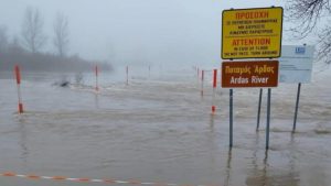 Σε κατάσταση συναγερμού ο Έβρος μετά τις πλημμύρες στην Βουλγαρία – Φόβοι ότι θα σπάσουν τα αναχώματα (βίντεο)