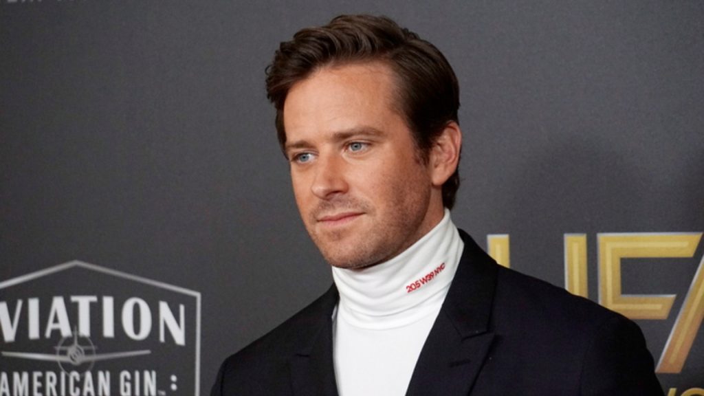 Άρμι Χάμερ: Η μητέρα του ετοιμάζει podcast για τους επώνυμους που καταστράφηκαν από σκάνδαλα