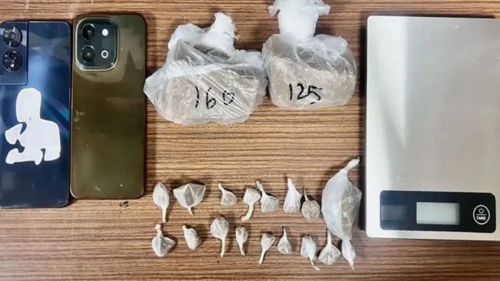 Ασπρόπυργος: Ναρκωτικά εντοπίστηκαν στο καπό αυτοκινήτου – Δύο συλλήψεις