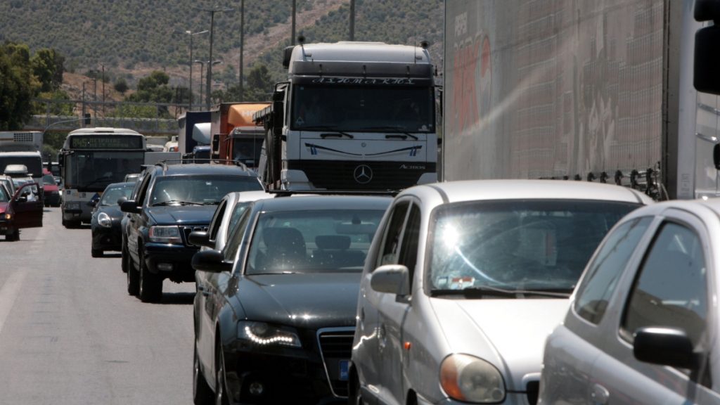 “Πήχτρα” η Λεωφόρος Αθηνών: Σχεδόν 28.000 αυτοκίνητα διοχετεύθηκαν χθες λόγω των κυκλοφοριακών ρυθμίσεων στην Αττική Οδό