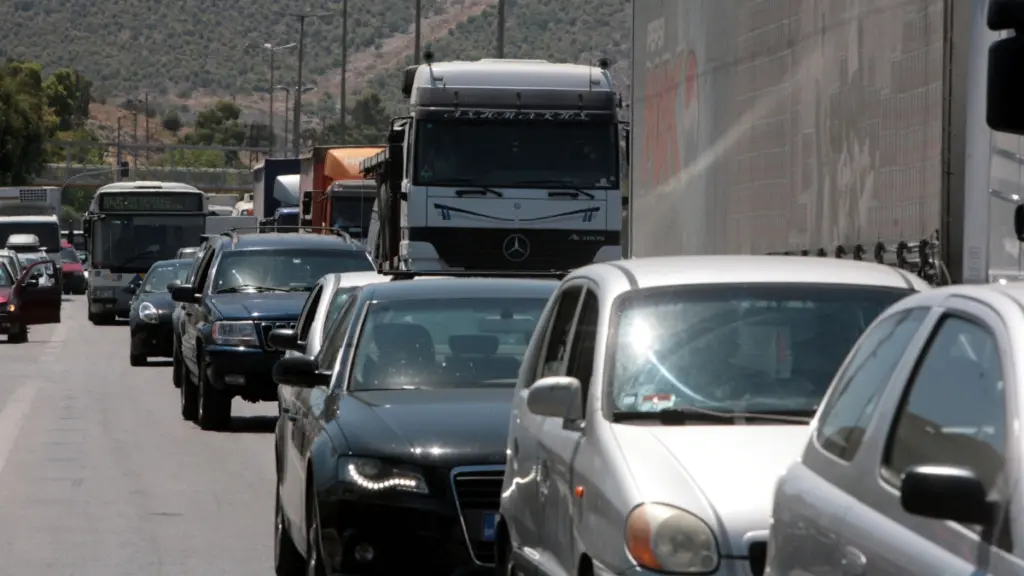 “Πήχτρα” η Λεωφόρος Αθηνών: Σχεδόν 28.000 αυτοκίνητα διοχετεύθηκαν χθες λόγω των κυκλοφοριακών ρυθμίσεων στην Αττική Οδό