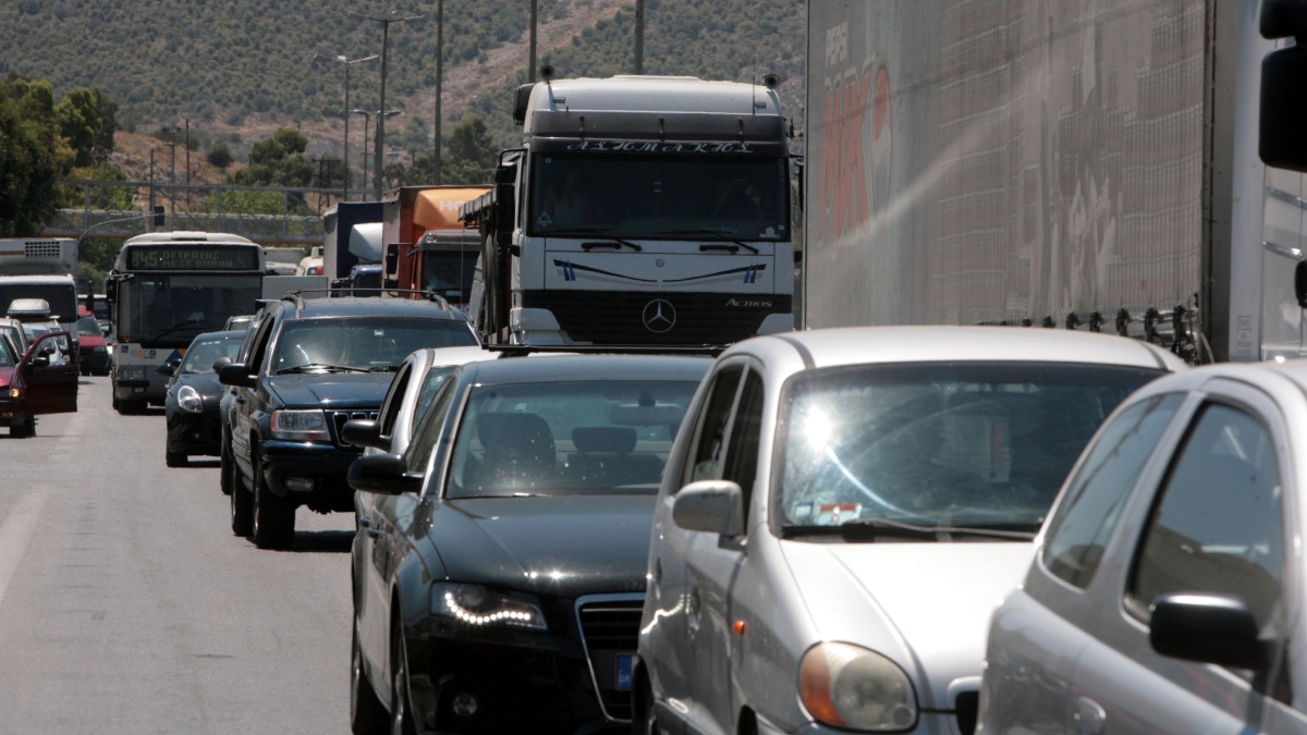 “Πήχτρα” η Λεωφόρος Αθηνών: Σχεδόν 28.000 αυτοκίνητα διοχετεύθηκαν χθες λόγω των κυκλοφοριακών ρυθμίσεων στην Αττική Οδό
