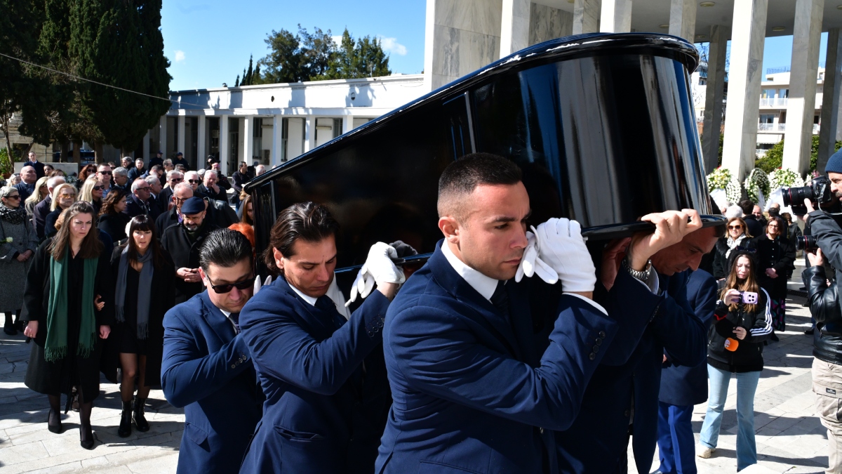 Άννα Ψαρούδα – Μπενάκη: Θλίψη στο τελευταίο αντίο – Ποιοι έδωσαν το παρών (Φωτογραφίες)