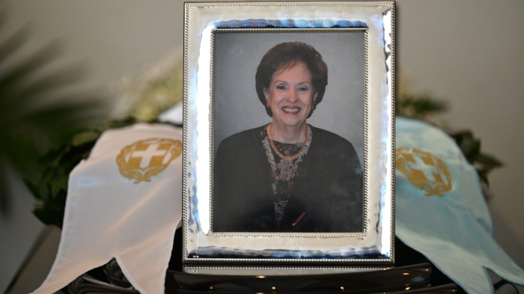 Άννα Ψαρούδα – Μπενάκη: Αυτή την ώρα το τελευταίο αντίο στην πρώτη γυναίκα πρόεδρο της Βουλής