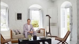 Μπραντ Πιτ: Αυτό είναι το εσωτερικό του σπιτιού που μένει στην Ύδρα – Φρενίτιδα στο νησί από τα γυρίσματα