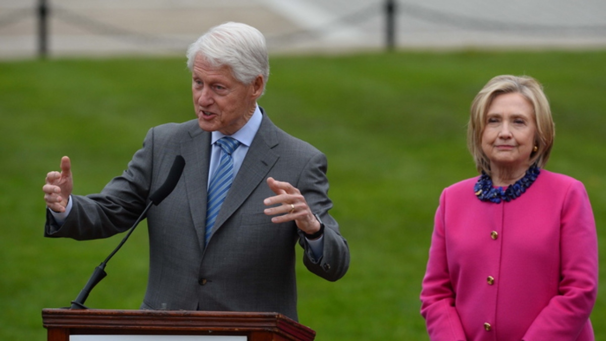 Χίλαρι Κλίντον για τον σύζυγό της: “Είμαι 100% σίγουρη ότι δεν γνώριζε τα εγκλήματα του Τζέφρι Έπσταϊν”