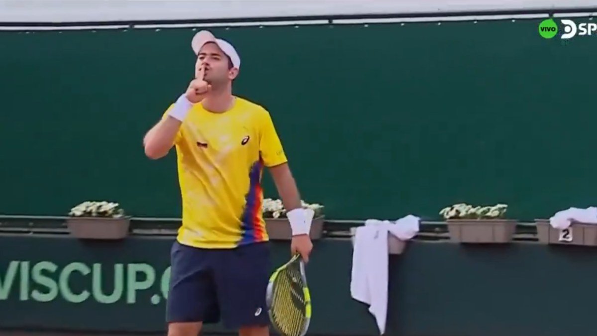 Davis Cup: Πέταξαν μπουκάλια και αντικείμενα σε Κολομβιανό τενίστα – Ζήτησε από το κοινό να σωπάσει (βίντεο)