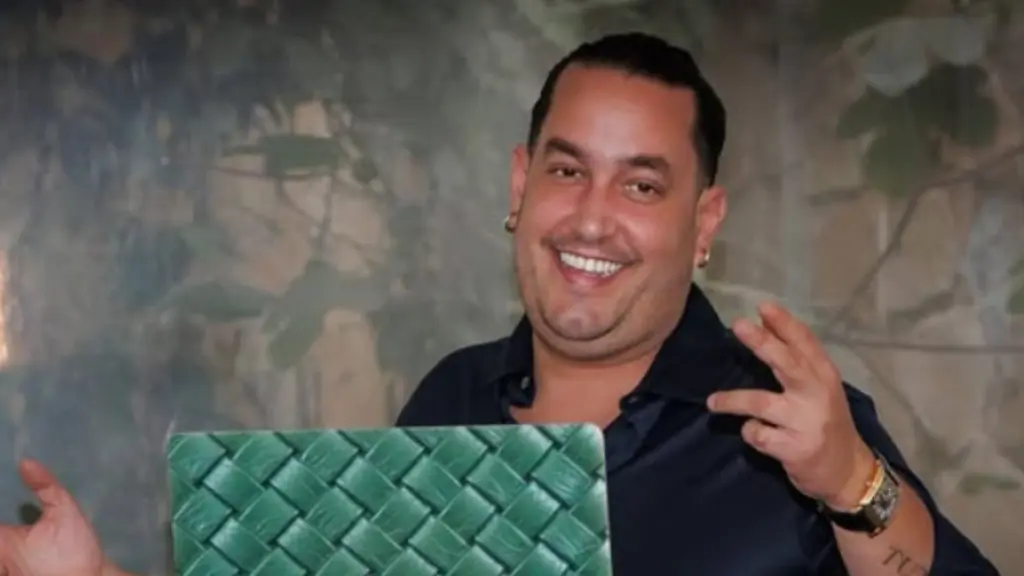 DJ Deleasis – Το βιογραφικό του deejay που γίνεται viral με κάθε του εμφάνιση