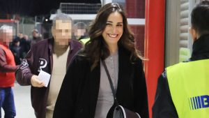 Δώρα Αναγνωστοπούλου: Στο Καραϊσκάκη για να παρακολουθήσει το Ολυμπιακός-Παναθηναϊκός (pic)