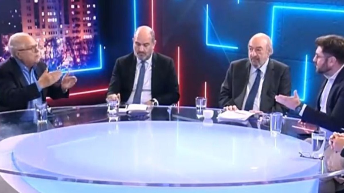 Καβγάς Δρυμιώτη – Ζαχαριάδη για την Χίο: “Πιστεύετε τους λαθρομετανάστες, δεν είστε Έλληνας” – “Είστε στη δεκαετία του ’50” (βίντεο)