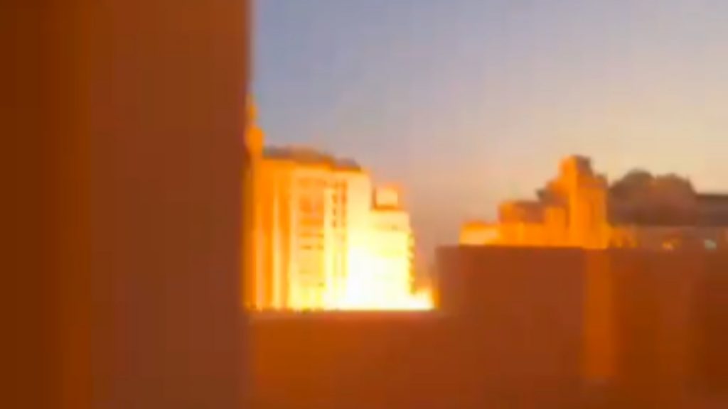 Επίθεση του Ιράν και στο Ντουμπάι – Δυνατές εκρήξεις στην περιοχή (Βίντεο)