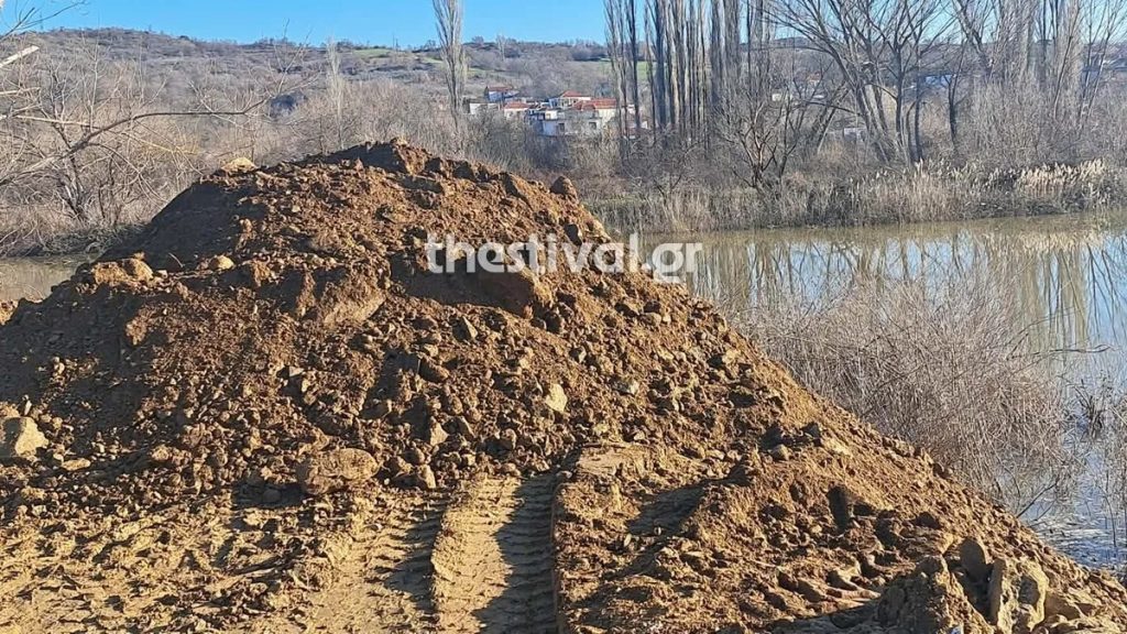 Παραμένει ο “κόκκινος” συναγερμός για τον Έβρο – Σε επιφυλακή ο δήμος Σουφλίου, νέα αναχώματα στα Λάβαρα (βίντεο)