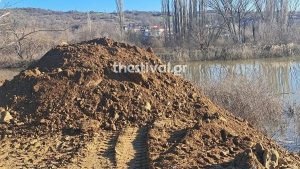 Παραμένει ο “κόκκινος” συναγερμός για τον Έβρο – Σε επιφυλακή ο δήμος Σουφλίου, νέα αναχώματα στα Λάβαρα (βίντεο)