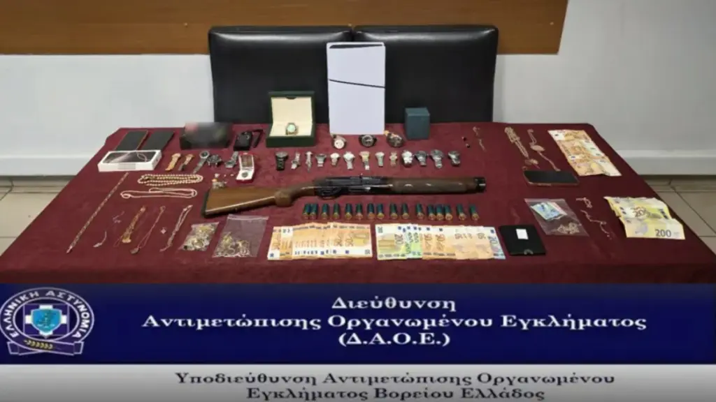 «Ξεδοντιάστηκε» σπείρα που είχε ρημάξει σπίτια κι αυτοκίνητα σε όλη την Ελλάδα – 12 συλλήψεις, ξεπερνά τις 400.000 η λεία τους (Εικόνες & Βίντεο)