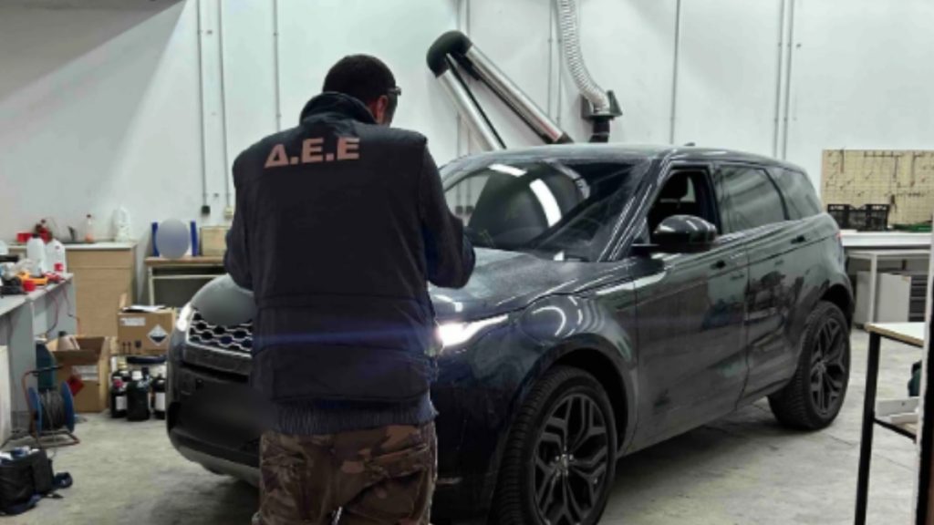 Αττική: Eξαρθρώθηκε σπείρα που έκλεβε αυτοκίνητα και μοτοσυκλέτες – Πάνω από 1,5 εκατομμύρια ευρώ η λεία, 8 συλλήψεις (Εικόνες & Βίντεο)