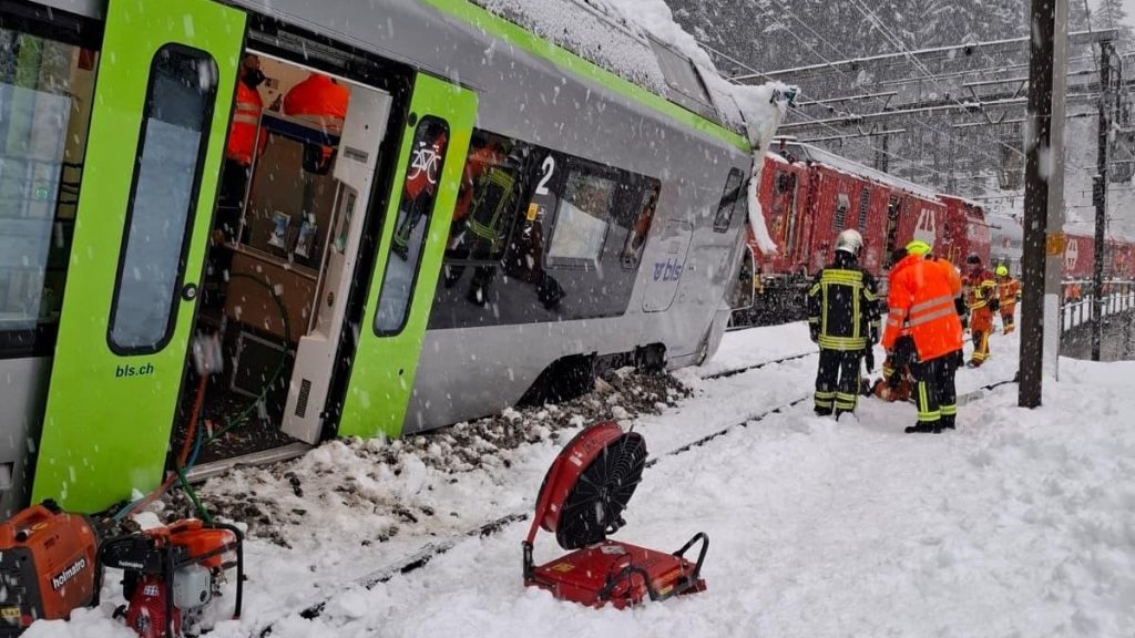 Ελβετία: Πέντε τραυματίες από εκτροχιασμό τρένου λόγω χιονοστιβάδας στις Άλπεις