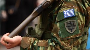 Υπόθεση Κατασκοπείας: Ο 50χρονος σμήναρχος της Πολεμικής Αεροπορίας συνελήφθη λίγο πριν στείλει Νατοϊκά σχέδια στην Κίνα