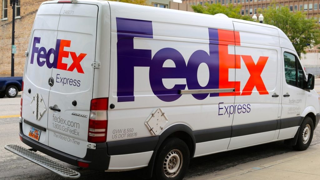 Η FedEx ζητά πλήρη επιστροφή δασμών από την κυβέρνηση Ντόναλντ Τραμπ