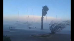 Η καταιγίδα Nils σαρώνει τη Γαλλία – Ένας νεκρός και 850.000 νοικοκυριά στο σκοτάδι (Βίντεο)