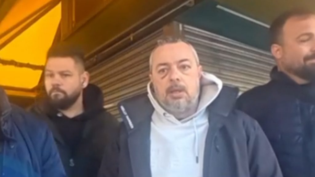 Γαστούνη: Κλείνει την επιχείρηση ο περιπτεράς που ξυλοκοπήθηκε από Ρομά – “Δεν αξίζει τον κόπο, θα κάνω κάτι άλλο”