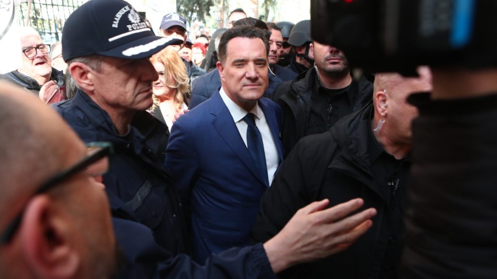 Άδωνις Γεωργιάδης: “Το Νοσοκομείο Νίκαιας γίνεται καινούργιο και θα το παραδώσω καλύτερο από ποτέ, με εμπόδισαν δια της βίας”