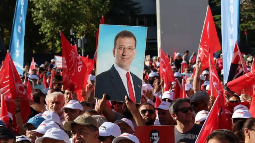 Ο Ιμάμογλου προκαλεί τον Ερντογάν να προκηρύξει πρόωρες εκλογές τώρα – “Θα είναι υποψήφιος και θα χάσει”