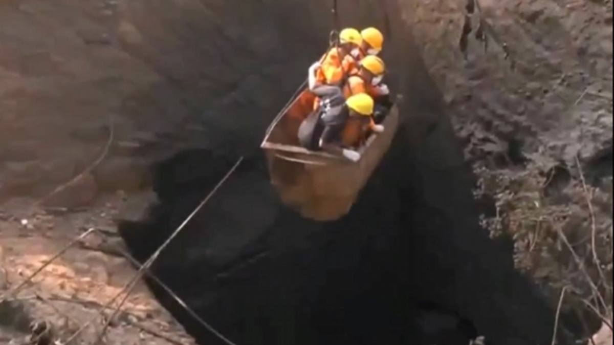 Ινδία: Στους 23 οι νεκροί από έκρηξη σε παράνομο ανθρακωρυχείο (Βίντεο)